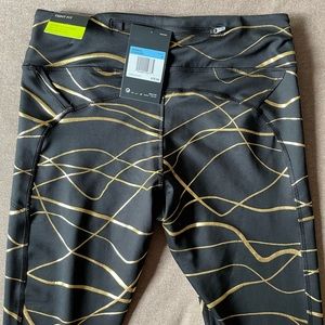 NWT Nike Dri Fit (mid-rise) (full length) (tight fit) Workout Leggings